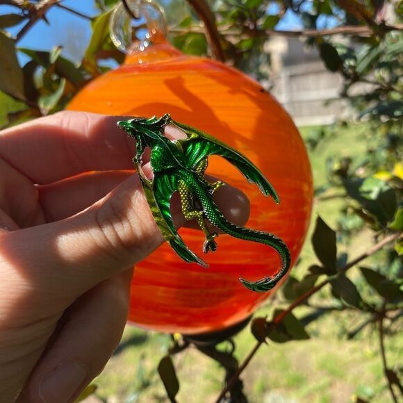 Renaissance Dragon Brooch Green & Yellow Gold Tone Engraved details folded wings - Picture 3 of 4
